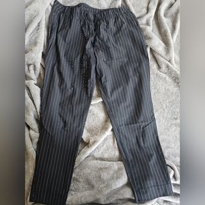 lululemon Jet Crop, size 8, black pinstripe
